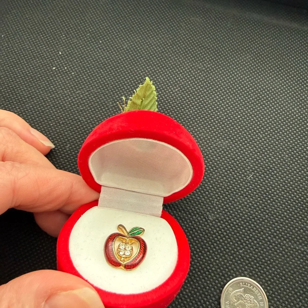 Vintage Red Apple velvet Jewelry Box with Gold and Red Apple lapel pin. - Picture 5 of 10